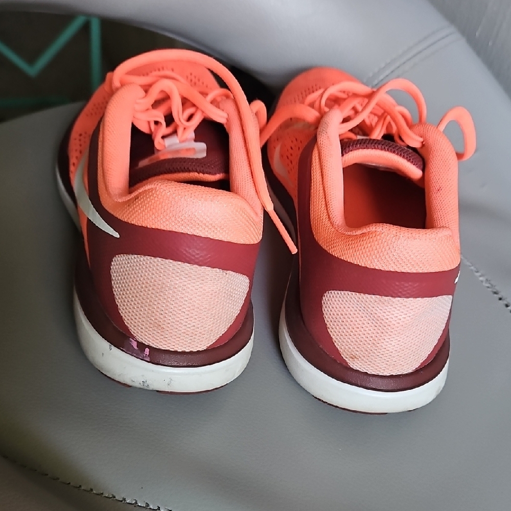 Nike Flex Run Athletic Shoes - Picture 3 of 10